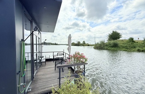 Ohe en Laak Boat Rental | Maasterp - Woonboot 21