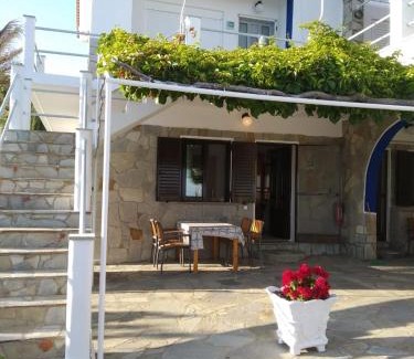 Myrina Apartment | Mabella Beach