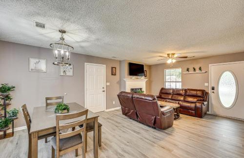 Mabelvale House | Mabelvale Home with Grill 12 Mi to Little Rock!