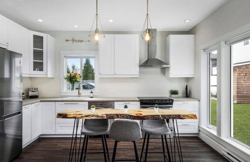 Regional District of Nanaimo House | Machleary Hideaway - Downtown old city Nanaimo