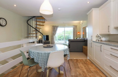 Y Felinheli Cottage | MACHLUD YNYS, family friendly in Y Felinheli