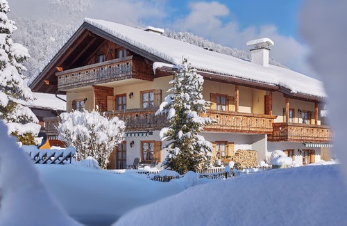 Oberau Apartment | Mack guest house in Upper Bavarian country house style