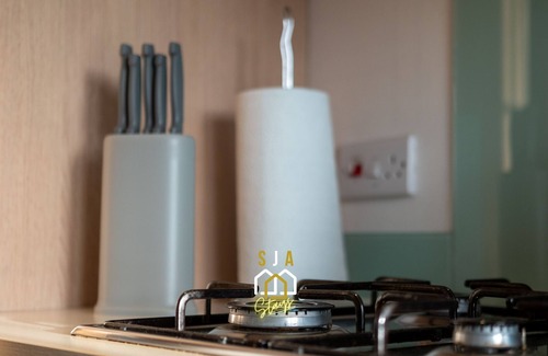 Westhill Apartment | Mackie Residence - 3 Bed Apartment with Parking
