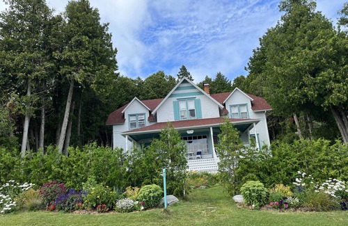 Mackinac Island House | Mackinac Island Historic Cottage on Mackinac Island East Bluff