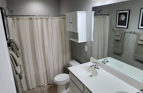 Burlington House | Mackintosh Townhome Retreat - 4BD/3BA