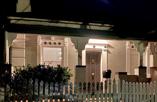 Dubbo Cottage | Macleay Cottage with plunge pool and local arts