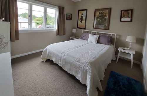 Taumarunui House | MACLEOD’S PLACE - TAUMARUNUI HOLIDAY HOME, pet friendly in Taumarunui