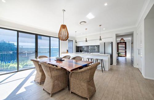 Dubbo House | Macquarie Entertainer - Pool Retreat, Pet Friendly