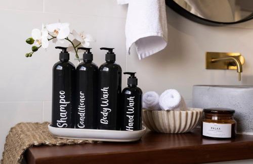 Dubbo House | Macquarie Entertainer - Pool Retreat, Pet Friendly