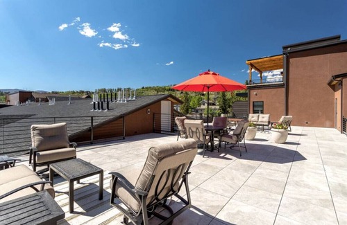 Grand Lake Apartment | Mad Moose Retreat: Gorgeous Condo by Grand Lake!