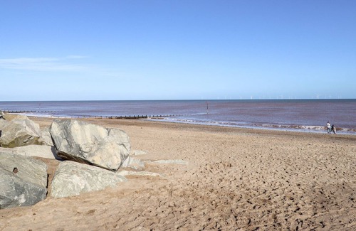 Fitling Cabin | MADAGASCAR, pet friendly, character holiday cottage in Burton Pidsea
