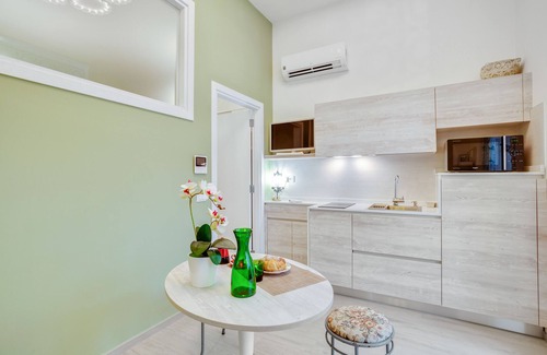 Municipio 1 Apartment | MADAME BARI' Apt a step from the sea