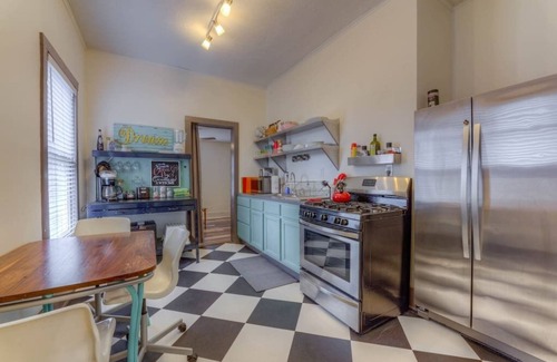 Midtown House | Madison at the Square - free coffee, Gig WiFi, Overton Square from front porch!
