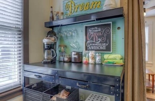 Midtown House | Madison at the Square - free coffee, Gig WiFi, Overton Square from front porch!