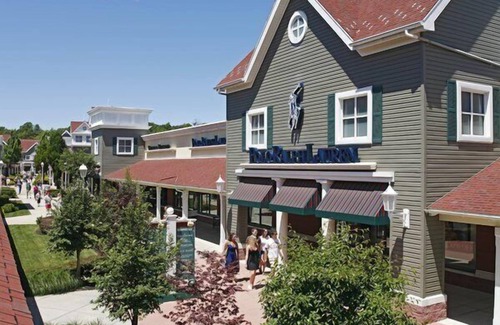Madison House | Madison Beach House Just Steps To Private Beach On LI Sound At 7 Pent Rd