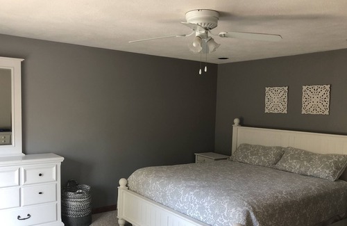 Silver Lake House | Madison Waterfront 2 Acres, Private Beach 5 BR 4 Bath Game Room AC WIFI
