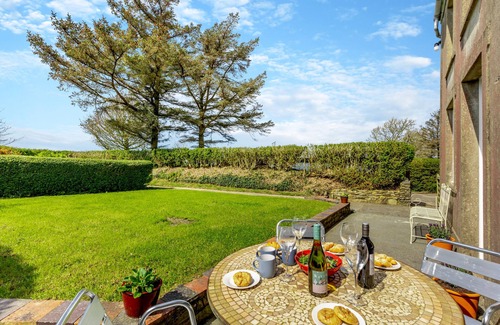 Llanon House | Maenllwyd - Three Bedroom House, Sleeps 5
