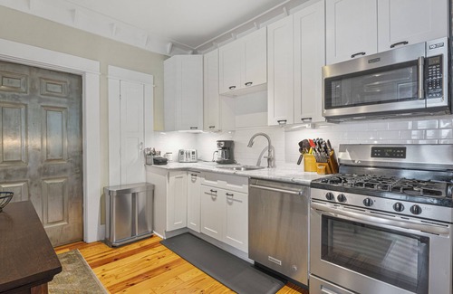 Downtown Buffalo House | Magazine featured townhome steps from Elmwood Village 25mins from Niagara Falls