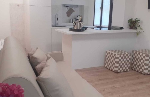 Valganna Apartment | Magda's Corner-directly on the lake-private beach is private parking
