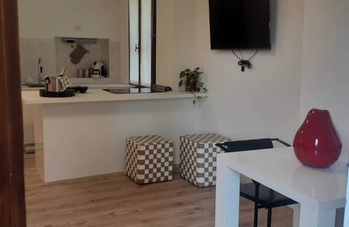 Valganna Apartment | Magda's Corner-directly on the lake-private beach is private parking