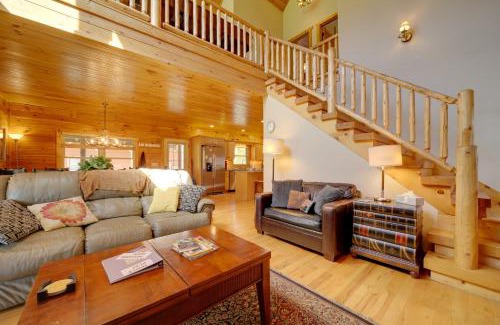 Maggie Valley House | Maggie Valley Cabin with Private Hot Tub and Game Room