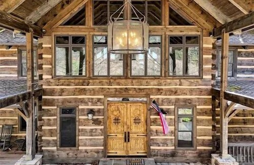 Maggie Valley Cabin | Maggie Valley Golf Club Home, sleeps 20. Book Amazing Fall Smoky Mountain View.