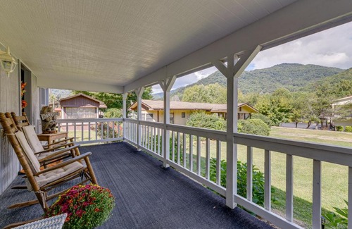 Maggie Valley House | Maggie Valley Home about 5 Mi to Cataloochee Ski Area!