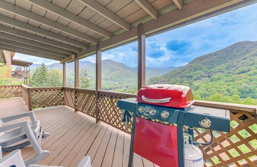 Valley Creek Run House | Maggie Valley Mountain Escape w/Fireplace & Deck!