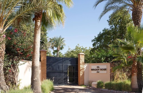 El Aggada Villa | MAGGY ROSE - Contemporary Elegance: 8 Bedrooms, Heated Pool, and Jacuzzi Bliss