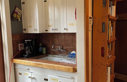 Lake Arrowhead Cabin | Magic Love Nest - 5 min from village. Stream below.