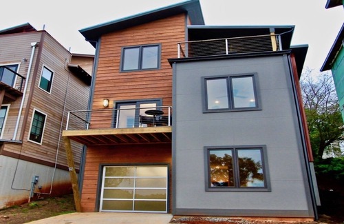Asheville House | Magic mountain - west Asheville chalet with spectacular views