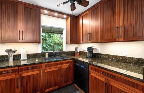 Kahaluu Bay House | Magic Sands Retreat: Remodeled Cottage,Walk to Beach, Incredible Location,AC!