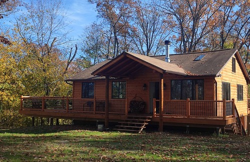 Circleville House | Magical Cabin Getaway: Lovely Log Home in Warwick