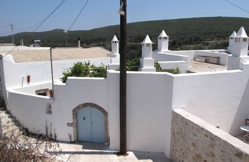 Milopotamos House | Magical centuries-old house sleep10