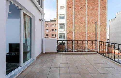 Collblanc y La Torrassa Apartment | Magical Design With Terrace