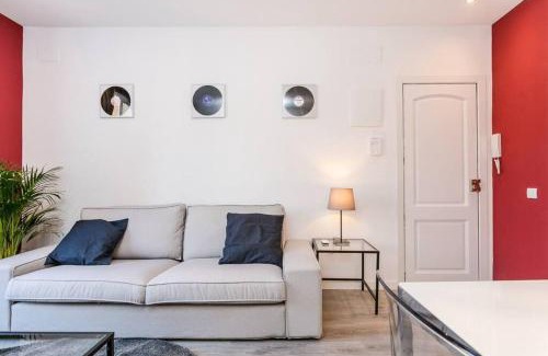 Collblanc y La Torrassa Apartment | Magical Design With Terrace