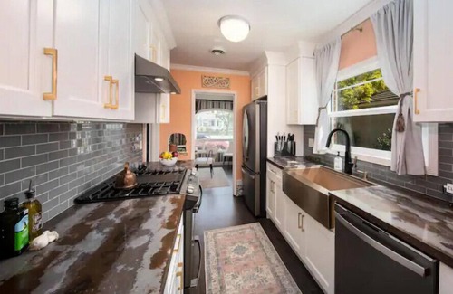 Lodi House | Magical-dwntwn Lodi, hot tub, firepit, wine tasting, backyard oasis