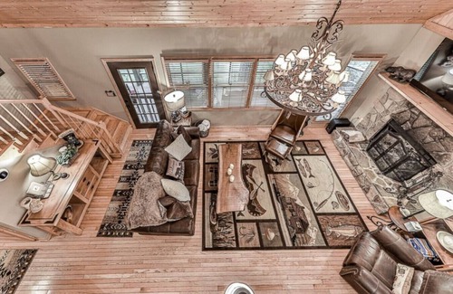 Ellijay Cabin | Magical Forest Lodge-HotTub-Pool Table-Fireplace-Creek