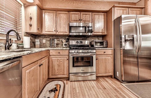 Ellijay Cabin | Magical Forest Lodge-HotTub-Pool Table-Fireplace-Creek