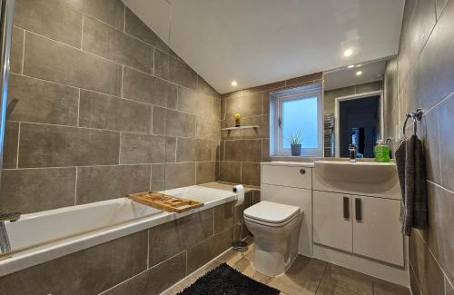 Watford House | MAGICAL HARRY POTTER THEMED HOME IN WATFORD - FREE off-street PARKING