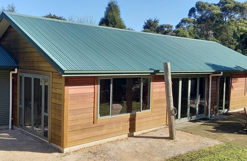Parapara House | Magical Milnthorpe, fabulous walking tracks, wonderful inlet, picturesque beach