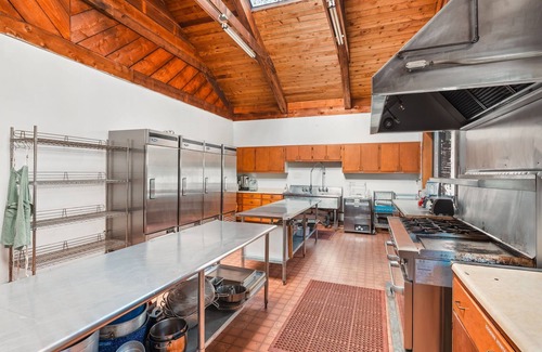 Albion House | Magical Retreat Venue for Groups of 10-50+ People! 10min from Town of Mendocino