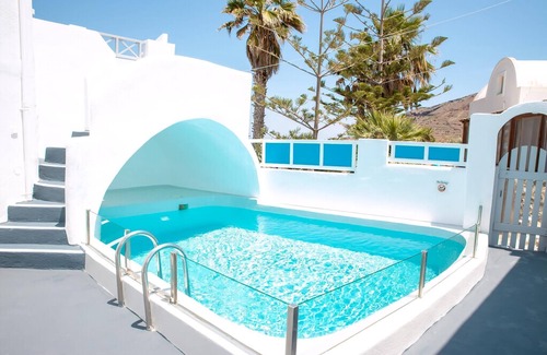 Finikia Villa | Magical Santorini Villa | 1 Bedroom | Cave Suite | Beautiful Sea Views &.