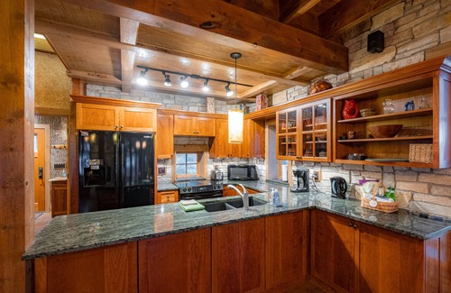 Mohawk Cabin | Magical, stunning, secluded retreat on idyllic Lake Medora!