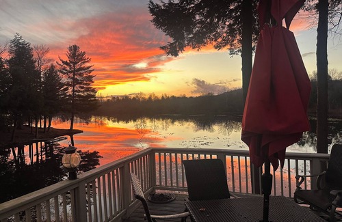 Cambridge Springs House | Magical Sunsets, Ultimate Comfort at Waterfront Retreat in Rural PA
