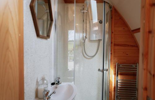 Bury St Edmunds House | Maglia Rosso by Wigwam Holidays