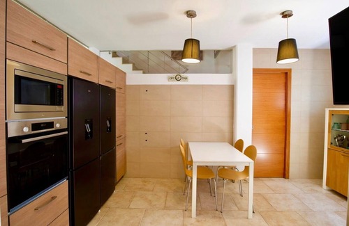 L'Escala Villa | Magnífica Villa, Gran Piscina Privada y Jardín Cerca de la Playa Montgó y Riells