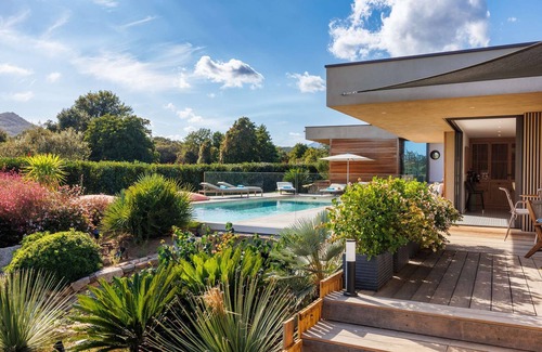 Pinarellu House | Magnificent villa with swimming pool in Pinarello