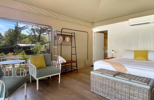 Nelly Bay RV Rental | Magnetic Glamping Tent 7