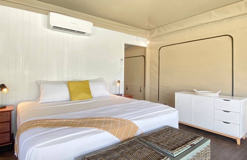 Nelly Bay RV Rental | Magnetic Glamping Tent 7